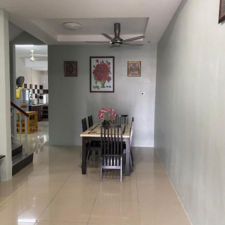 Makmur Homestay タイピン エクステリア 写真