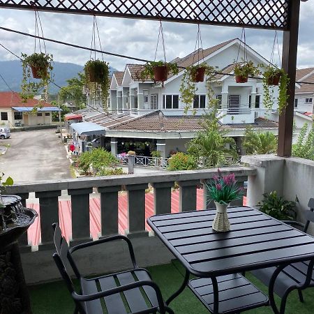 Makmur Homestay タイピン エクステリア 写真