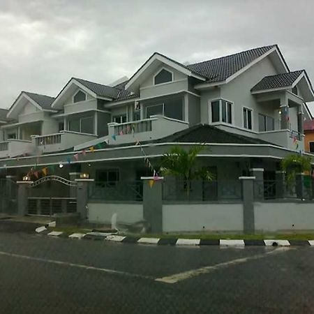 Makmur Homestay タイピン エクステリア 写真
